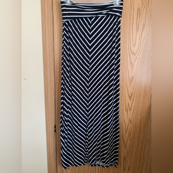 🍉Maxi skirt XS, George, chevron stripes, black and white, a-line, EUC - Picture 2 of 4